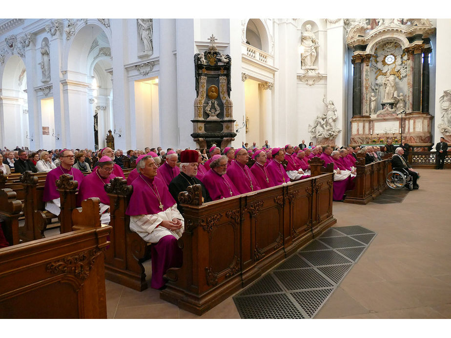 Abschlussvesper der Bischofskonferenz mit Austeilung des Bonifatiussegens (Foto: Karl-Franz Thiede)